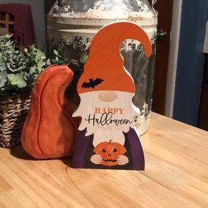 NWOT happy Halloween wooden gnome